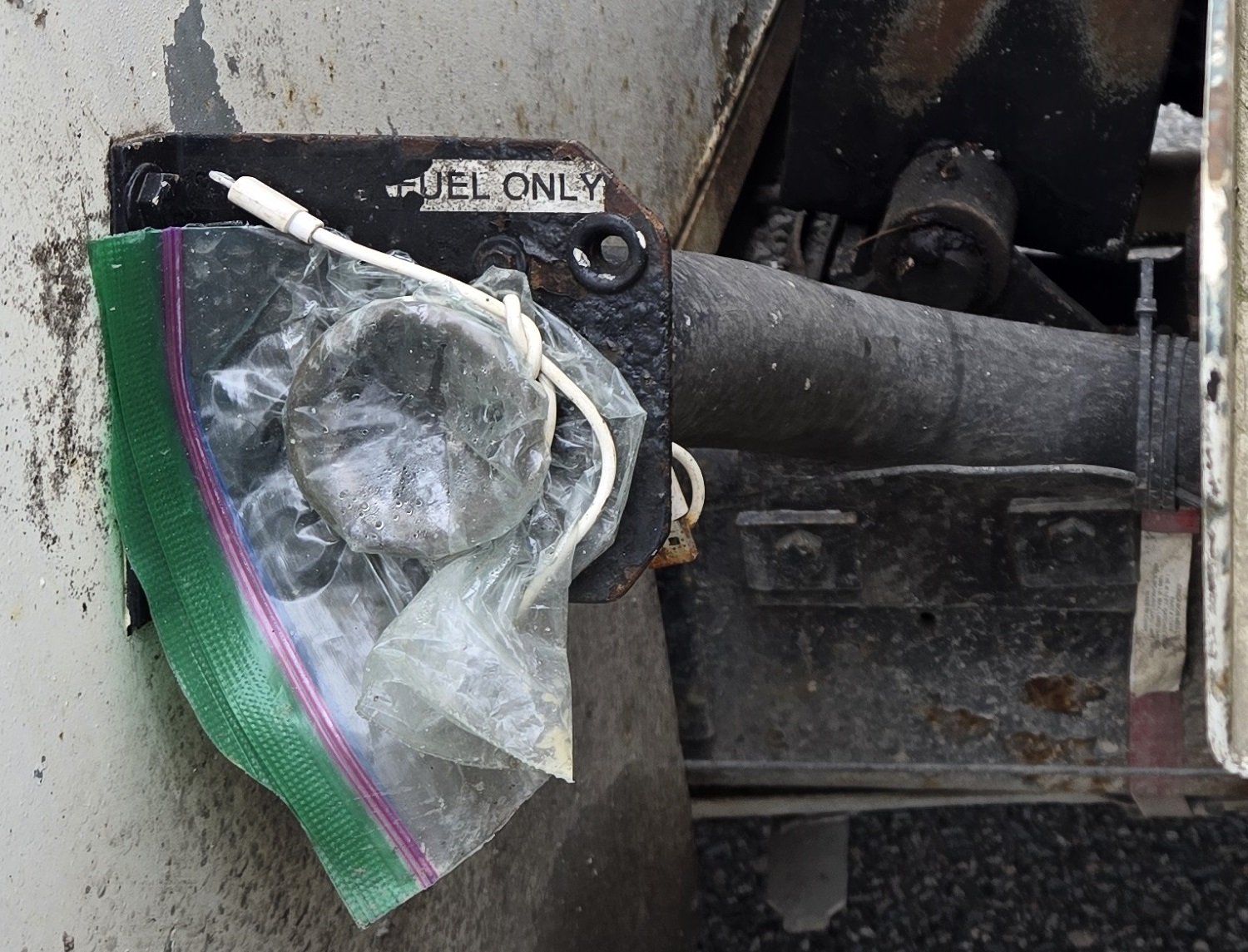 Fuel cap