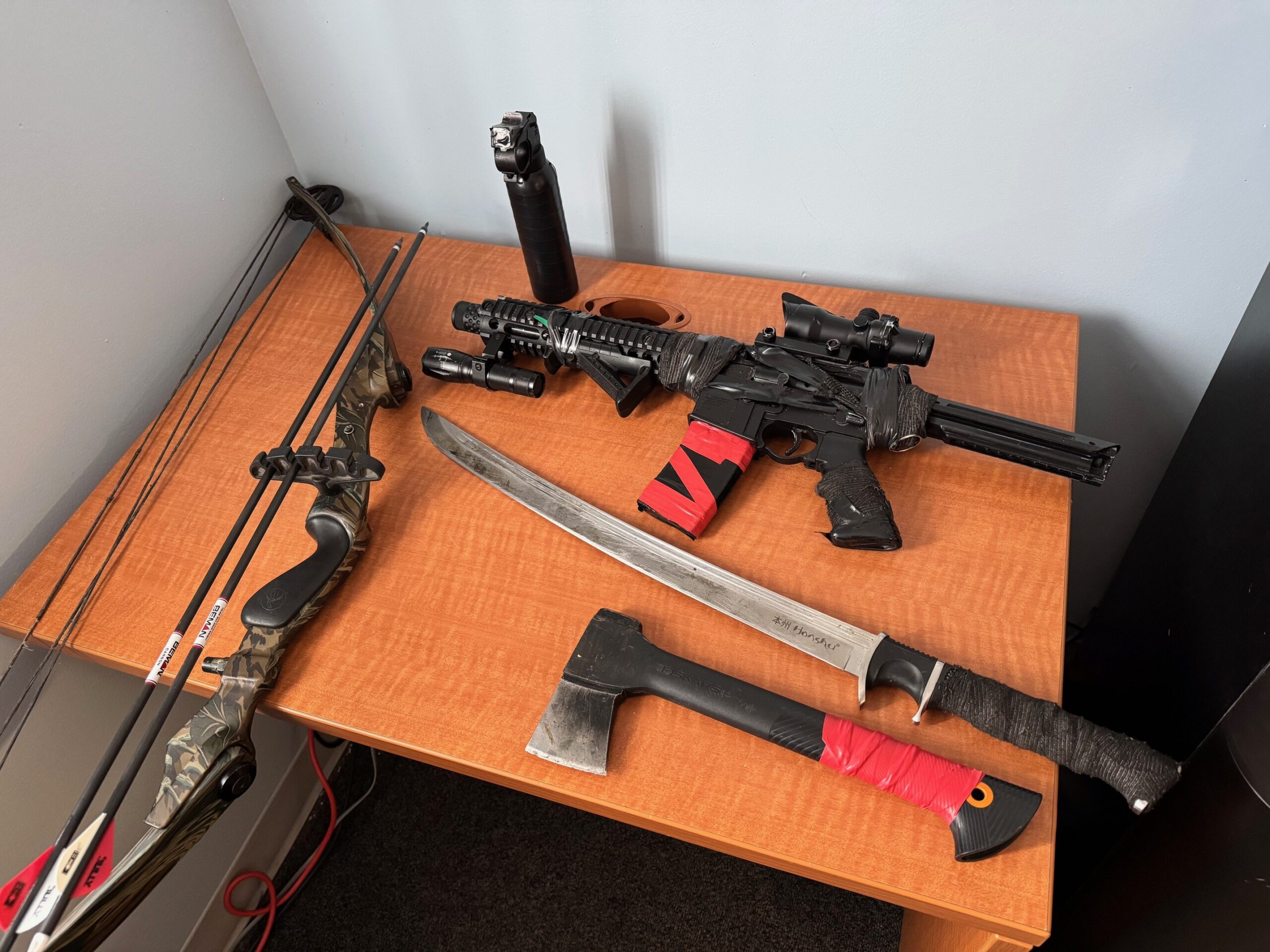 Seized items - Objets saisis